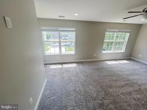 Living - 650 210th St, Pasadena, MD 21122 photo 4 of 4