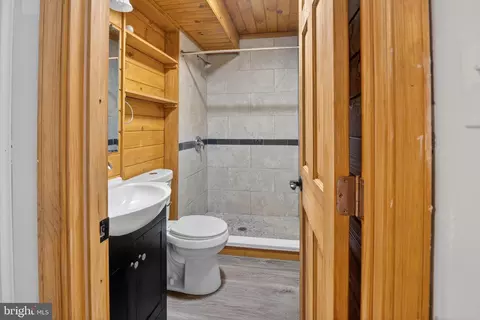 Bath - 607 Overhill Dr, Edgewater, MD 21037 photo 3 of 3