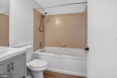Bath - 607 Overhill Dr, Edgewater, MD 21037 photo 1 of 3