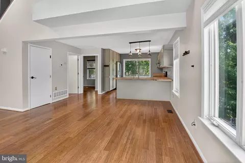 Living - 607 Overhill Dr, Edgewater, MD 21037 photo 5 of 6