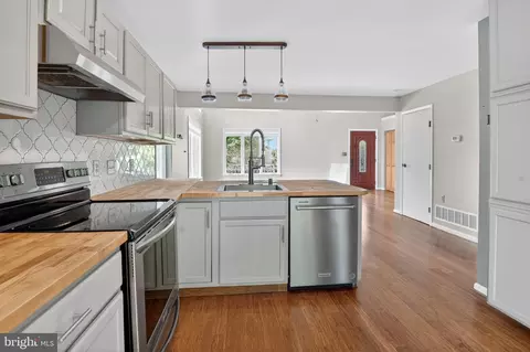 Kitchen - 607 Overhill Dr, Edgewater, MD 21037 photo 1 of 2