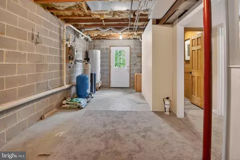 Entry Way - 607 Overhill Dr, Edgewater, MD 21037 photo 2 of 2