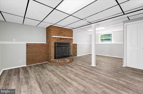 Living - 7854 Tick Neck Rd, Pasadena, MD 21122 photo 5 of 6