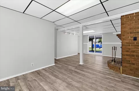 Living - 7854 Tick Neck Rd, Pasadena, MD 21122 photo 6 of 6
