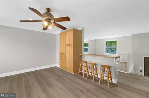 Living - 7854 Tick Neck Rd, Pasadena, MD 21122 photo 3 of 6