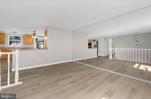 Living - 7854 Tick Neck Rd, Pasadena, MD 21122 photo 2 of 6