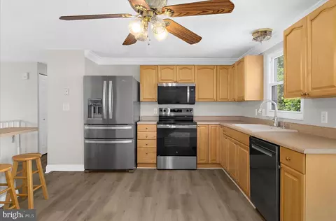 Kitchen - 7854 Tick Neck Rd, Pasadena, MD 21122 photo 2 of 3