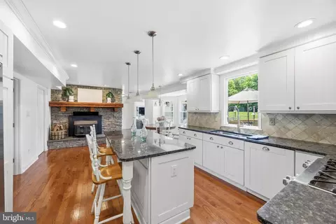 Kitchen - 1528 Palm Ct, Pasadena, MD 21122 photo 5 of 6