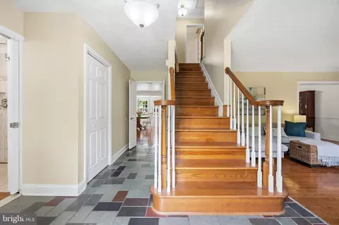 Entry Way - 1528 Palm Ct, Pasadena, MD 21122 photo 1 of 2