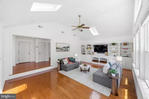 Living - 1528 Palm Ct, Pasadena, MD 21122 photo 3 of 4