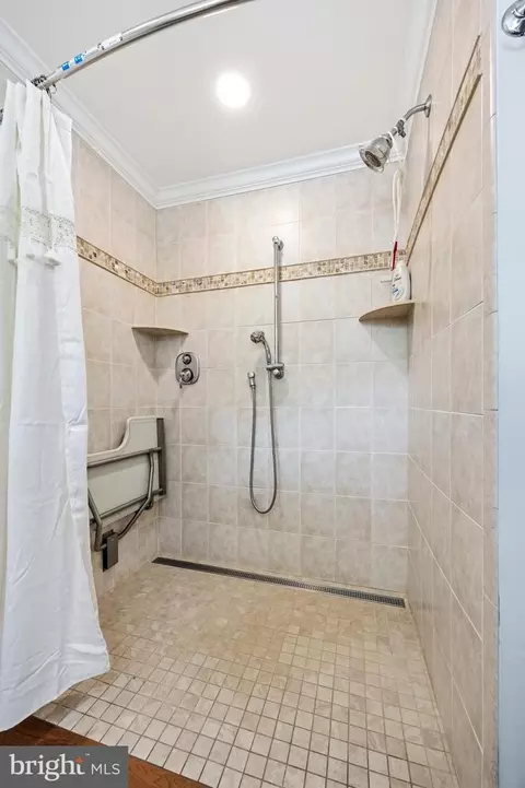 Bath - 1528 Palm Ct, Pasadena, MD 21122 photo 2 of 5