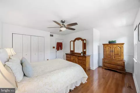 Bedroom - 1528 Palm Ct, Pasadena, MD 21122 photo 4 of 7