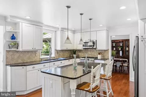 Kitchen - 1528 Palm Ct, Pasadena, MD 21122 photo 2 of 6