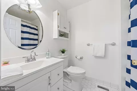 Bath - 1528 Palm Ct, Pasadena, MD 21122 photo 3 of 5