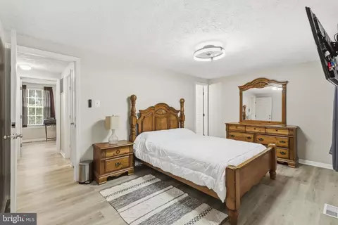 Bedroom - 359 Hickory Nut Ct, Pasadena, MD 21122 photo 2 of 3