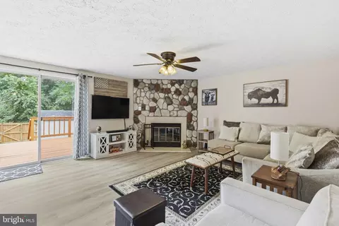 Living - 359 Hickory Nut Ct, Pasadena, MD 21122 photo 2 of 2