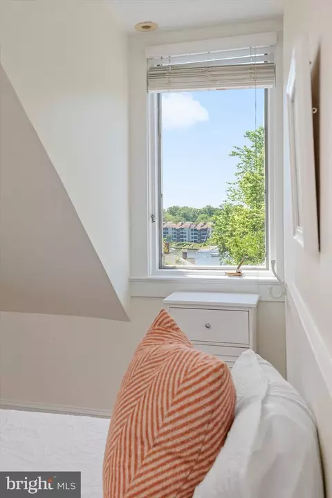Bedroom - 89 Shipwright St, Annapolis, MD 21401 photo 7 of 8