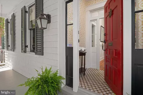 Exterior - 89 Shipwright St, Annapolis, MD 21401 photo 3 of 11