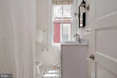 Bath - 89 Shipwright St, Annapolis, MD 21401 photo 2 of 5