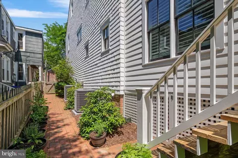 Exterior - 89 Shipwright St, Annapolis, MD 21401 photo 10 of 11