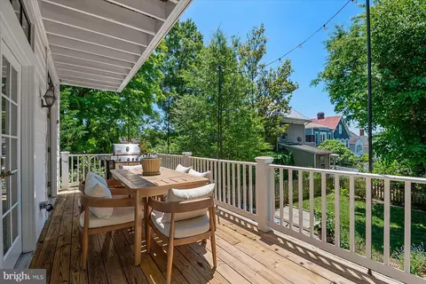 Exterior - 89 Shipwright St, Annapolis, MD 21401 photo 8 of 11
