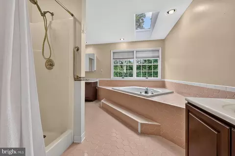 Bath - 1482 Westcliff Dr, Pasadena, MD 21122 photo 2 of 6