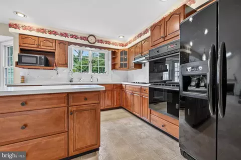 Kitchen - 1482 Westcliff Dr, Pasadena, MD 21122 photo 2 of 3