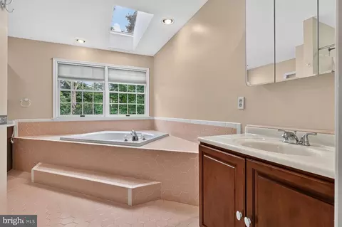Bath - 1482 Westcliff Dr, Pasadena, MD 21122 photo 3 of 6