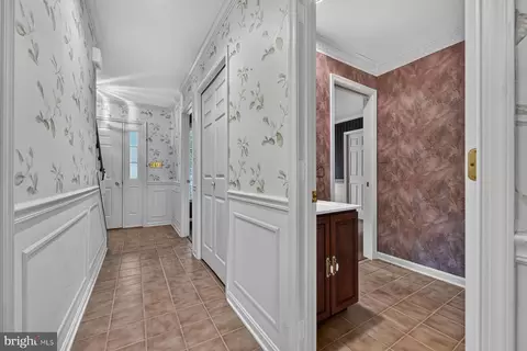Entry Way - 1482 Westcliff Dr, Pasadena, MD 21122 photo 2 of 2