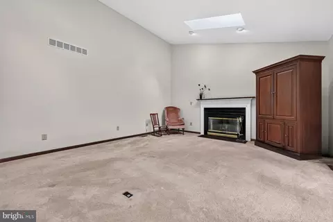 Living - 1482 Westcliff Dr, Pasadena, MD 21122 photo 3 of 4