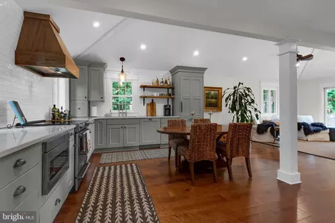 Kitchen - 3913 Rhode Harbor Rd, Edgewater, MD 21037 photo 2 of 4