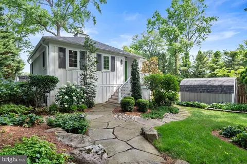 Exterior - 3913 Rhode Harbor Rd, Edgewater, MD 21037 photo 2 of 24