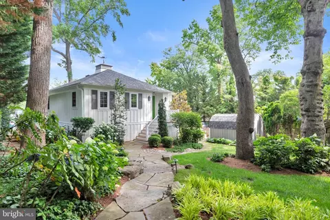 Exterior - 3913 Rhode Harbor Rd, Edgewater, MD 21037 photo 3 of 24