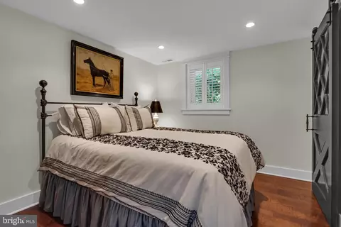 Bedroom - 3913 Rhode Harbor Rd, Edgewater, MD 21037 photo 6 of 7