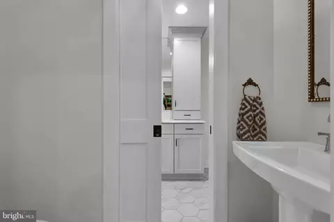 Entry Way - 3913 Rhode Harbor Rd, Edgewater, MD 21037 photo 4 of 7