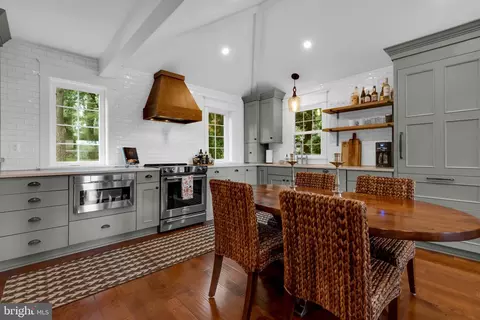 Kitchen - 3913 Rhode Harbor Rd, Edgewater, MD 21037 photo 4 of 4