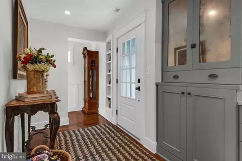 Entry Way - 3913 Rhode Harbor Rd, Edgewater, MD 21037 photo 1 of 7