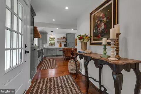 Entry Way - 3913 Rhode Harbor Rd, Edgewater, MD 21037 photo 6 of 7