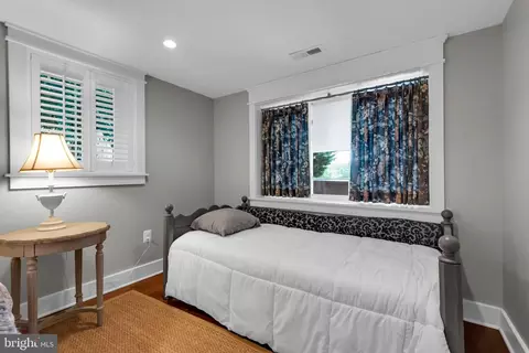 Bedroom - 3913 Rhode Harbor Rd, Edgewater, MD 21037 photo 5 of 7