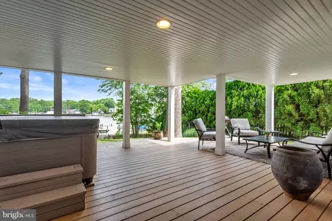 Exterior - 3913 Rhode Harbor Rd, Edgewater, MD 21037 photo 10 of 24