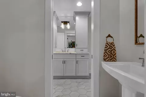 Entry Way - 3913 Rhode Harbor Rd, Edgewater, MD 21037 photo 5 of 7