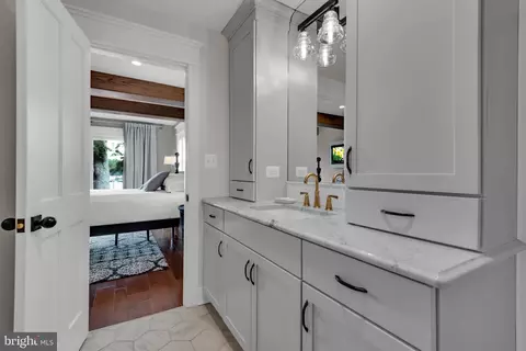 Bath - 3913 Rhode Harbor Rd, Edgewater, MD 21037 photo 1 of 3