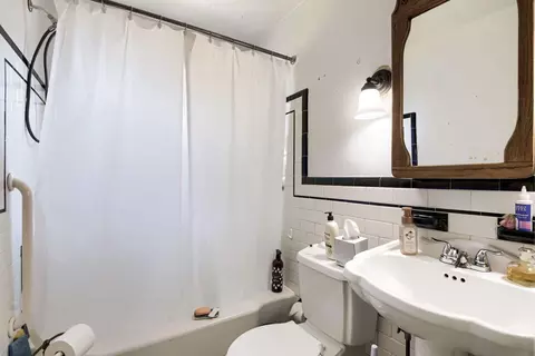 Bath - 217 Doris Ave, Baltimore, MD 21225 photo 1 of 2