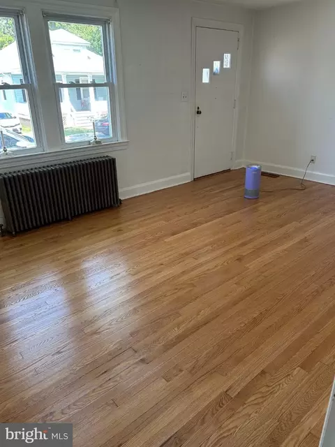 Living - 217 Doris Ave, Baltimore, MD 21225 photo 2 of 2