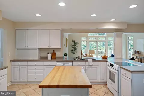 Kitchen - 2 Tolson St, Annapolis, MD 21401 photo 3 of 11