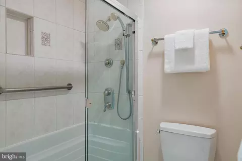 Bath - 2 Tolson St, Annapolis, MD 21401 photo 2 of 5