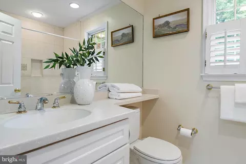 Bath - 2 Tolson St, Annapolis, MD 21401 photo 3 of 5