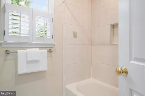 Bath - 2 Tolson St, Annapolis, MD 21401 photo 4 of 5