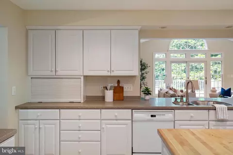 Kitchen - 2 Tolson St, Annapolis, MD 21401 photo 5 of 11