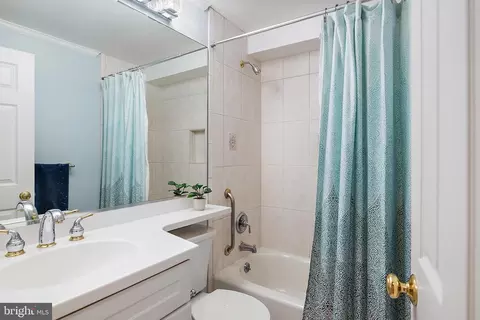Bath - 2 Tolson St, Annapolis, MD 21401 photo 5 of 5